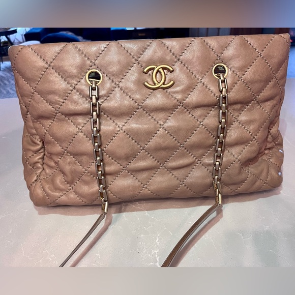 CHANEL Handbags - Vintage CHANEL Beige Calfskin Tote